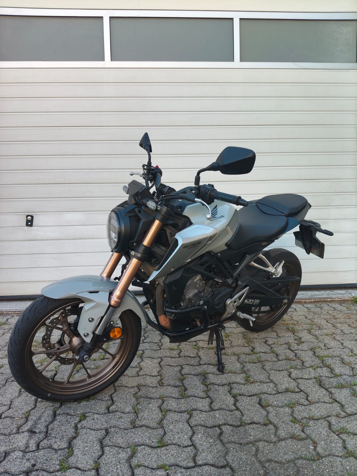 Motorrad - Honda CB125R